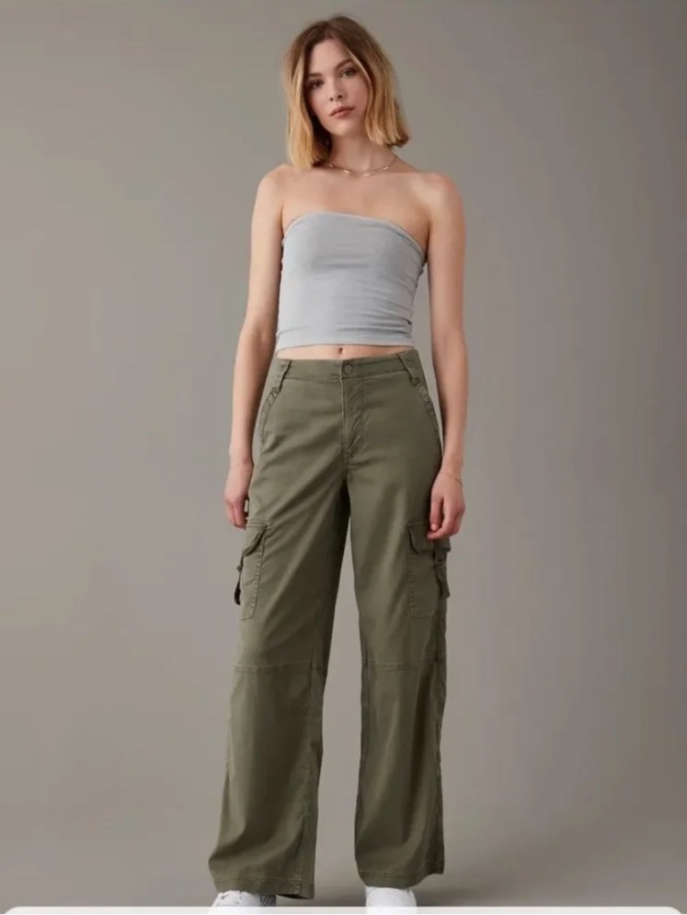 American Eagle Women’s Super High Waisted Cargo Baggy Wide Leg pant - Size 6
